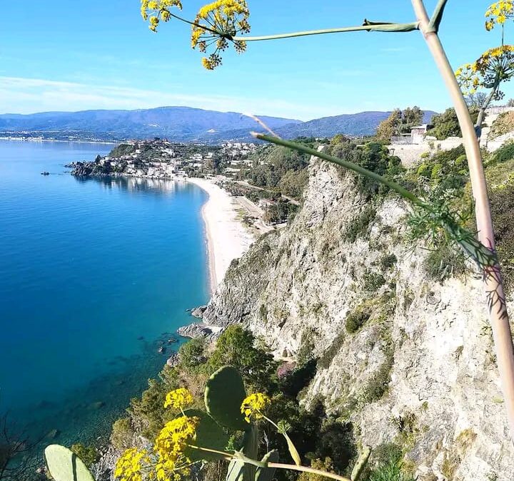 Baia di Caminia, la perla della costa degli aranci
