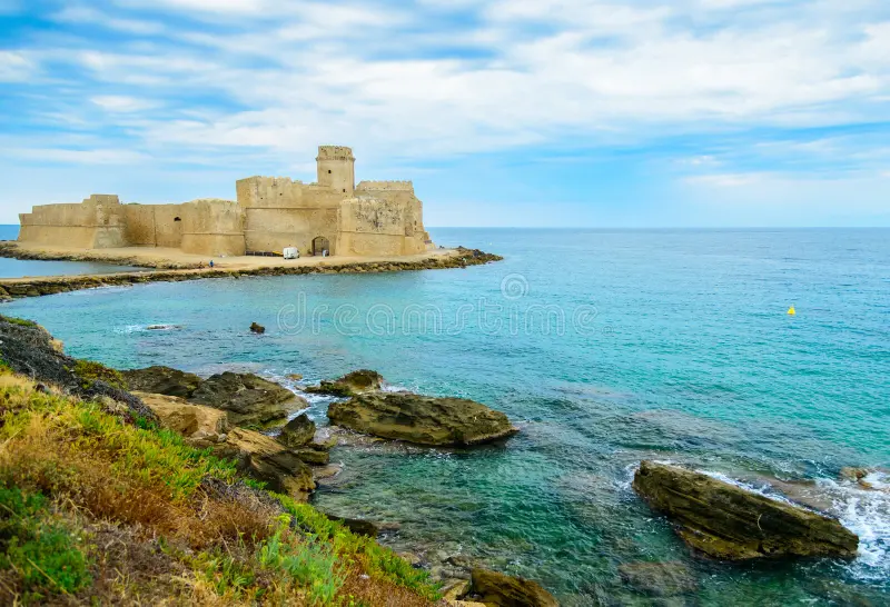 Le Castella, il più celebre dei forti della Calabria: oltre 2500 anni di storia per diventare un luogo memorabile