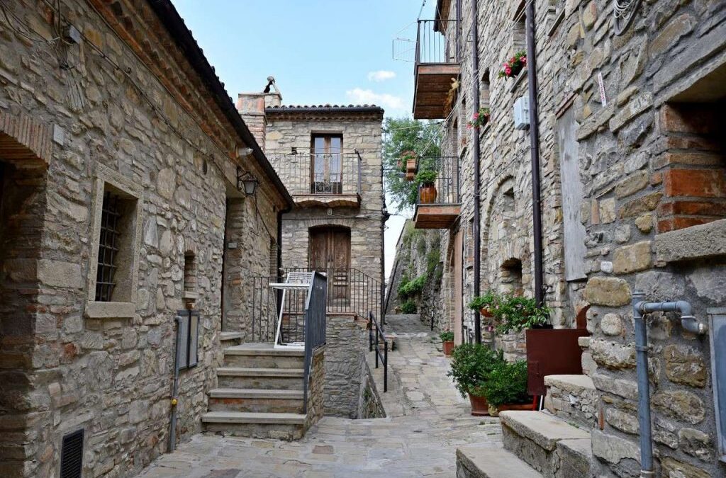 Guardia Perticara, il borgo dalle case in pietra tra i più belli della Basilicata
